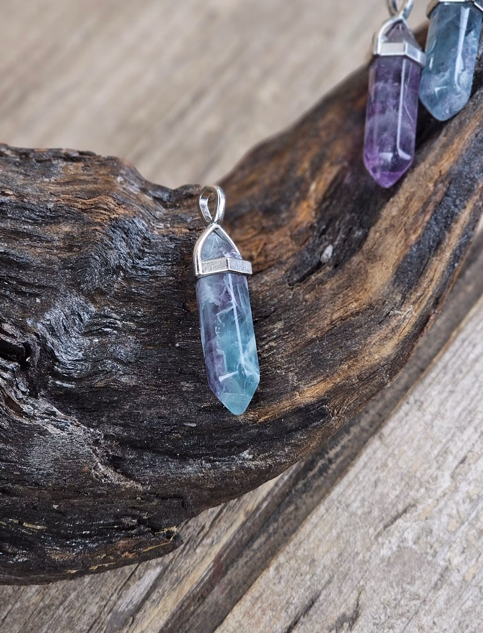 Fluorit polerad spets, silverpläterat hänge