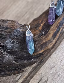 Fluorit polerad spets, silverpläterat hänge