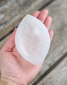 Vit Selenit, oval skål 10 cm