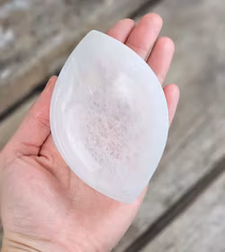 Vit Selenit, oval skål 10 cm