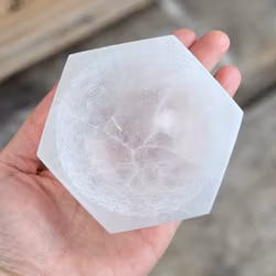 Vit Selenit, hexagonal skål 10 cm