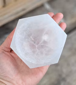 Vit Selenit, hexagonal skål 10 cm