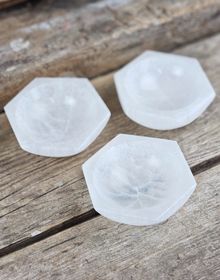 Vit Selenit, hexagonal skål 10 cm