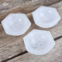 Vit Selenit, hexagonal skål 10 cm
