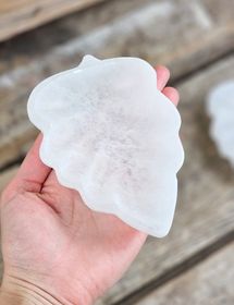 Vit Selenit, stort löv skål 12 cm