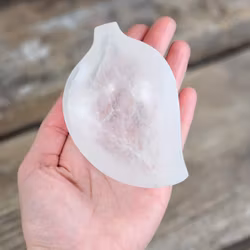 Vit Selenit, litet löv skål 10 cm