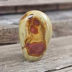 Polykromjaspis, polerad kristall stående friform #3