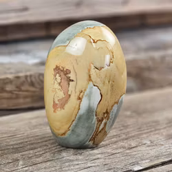 Polykromjaspis, polerad kristall stående friform #7