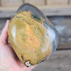 Polykromjaspis, polerad kristall stående friform #13