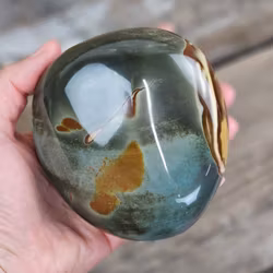 Polykromjaspis, polerad kristall stående friform #14