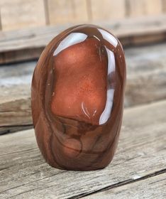 Polykromjaspis, polerad kristall stående friform #17