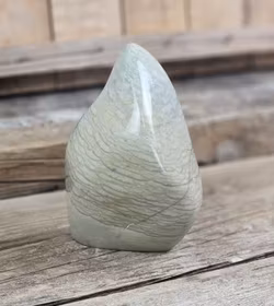 Fiskfjällsjaspis, polerad kristall stående friform #1