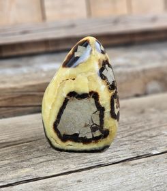 Septarian (Draksten), polerad kristall stående friform #9