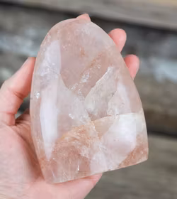 Hematoidkvarts (Röd Golden Healer), polerad kristall stående friform #1