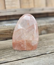 Hematoidkvarts (Röd Golden Healer), polerad kristall stående friform #1