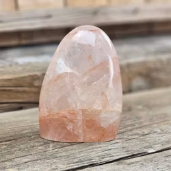 Hematoidkvarts (Röd Golden Healer), polerad kristall stående friform #1