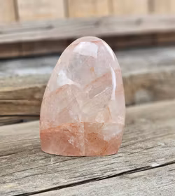 Hematoidkvarts (Röd Golden Healer), polerad kristall stående friform #1