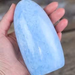 Blå Kalcit, polerad kristall stående friform #2