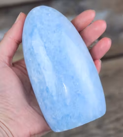Blå Kalcit, polerad kristall stående friform #2