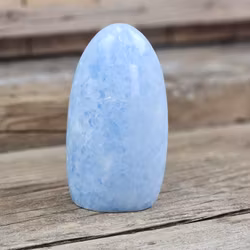 Blå Kalcit, polerad kristall stående friform #2