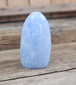 Blå Kalcit, polerad kristall stående friform #2