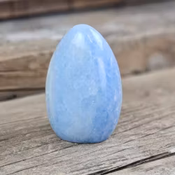 Blå Kalcit, polerad kristall stående friform #3