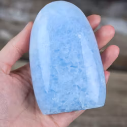 Blå Kalcit, polerad kristall stående friform #4