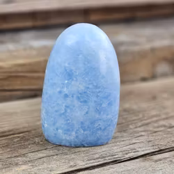 Blå Kalcit, polerad kristall stående friform #4