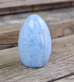 Blå Kalcit, polerad kristall stående friform #5