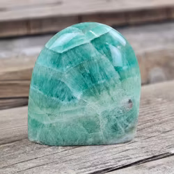 Grön Fluorit, polerad kristall stående friform #2