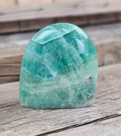 Grön Fluorit, polerad kristall stående friform #2