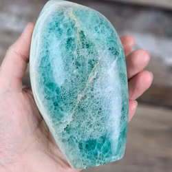 Grön Fluorit, polerad kristall stående friform #4