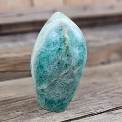 Grön Fluorit, polerad kristall stående friform #4