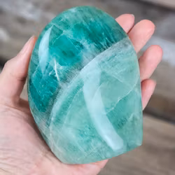 Grön Fluorit, polerad kristall stående friform #5