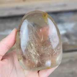 Rökkvarts, polerad kristall stående friform #2