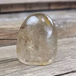 Rökkvarts, polerad kristall stående friform #2