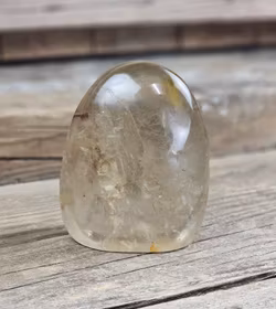 Rökkvarts, polerad kristall stående friform #2