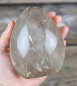 Rökkvarts, polerad kristall stående friform #4
