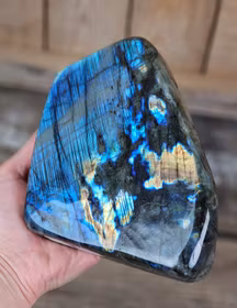 Labradorit, polerad kristall stående friform #10