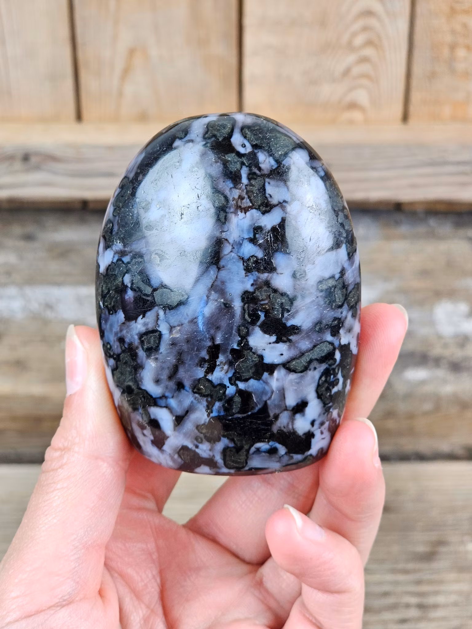 Indigo Gabbro, polerad kristall stående friform