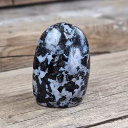 Indigo Gabbro, polerad kristall stående friform #11