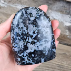 Indigo Gabbro, polerad kristall stående friform #15