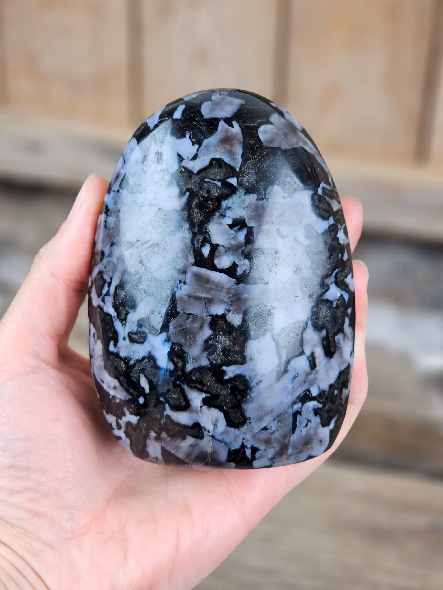 Indigo Gabbro, polerad kristall stående friform
