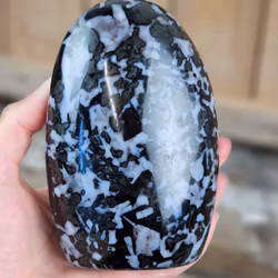 Indigo Gabbro, polerad kristall stående friform #19