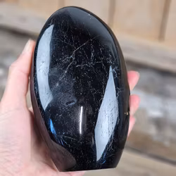 Svart Turmalin, polerad kristall stående friform #21