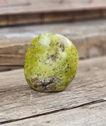 Grön Opal, polerad kristall stående friform #2