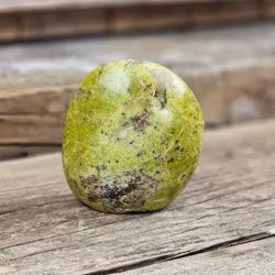 Grön Opal, polerad kristall stående friform #2