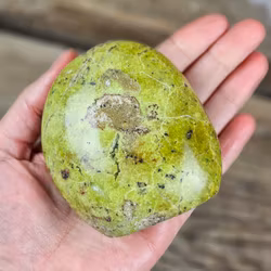 Grön Opal, polerad kristall stående friform #2