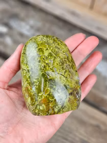Grön Opal, polerad kristall stående friform #9