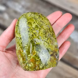 Grön Opal, polerad kristall stående friform #9